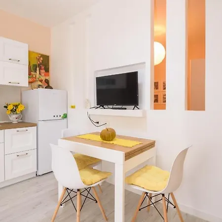 아파트 Lovely Lungomare Vlorë